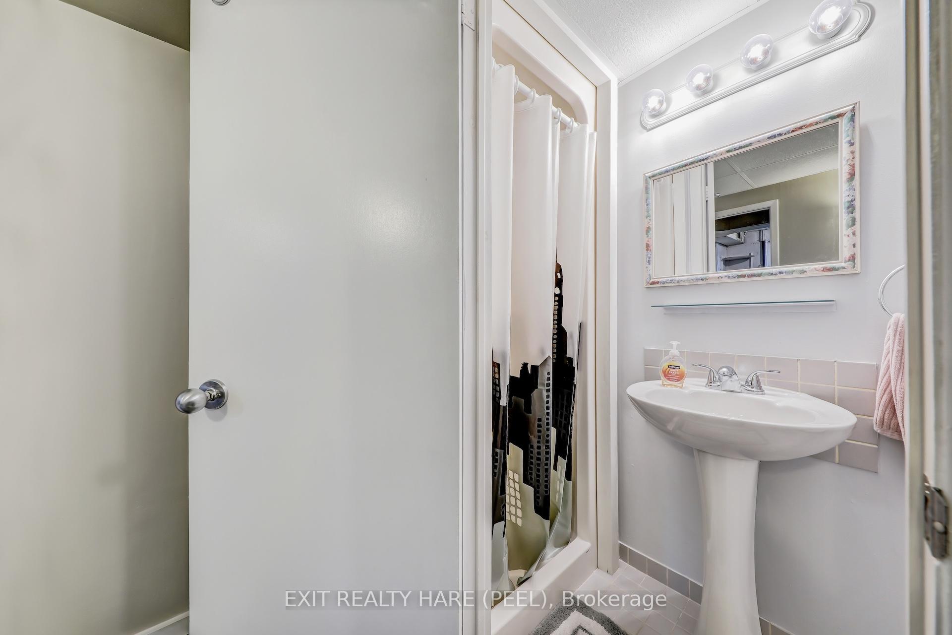 Photo 15 of 25 McLaughlin Road N, Brampton, Brampton West — HOMEH
