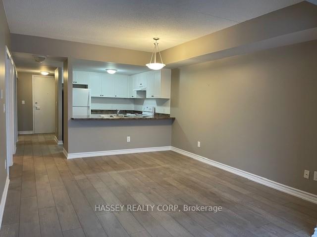 Photo 5 of Unit 103, 12 Royal Parkside Drive, Barrie, Innis-Shore — HOMEH