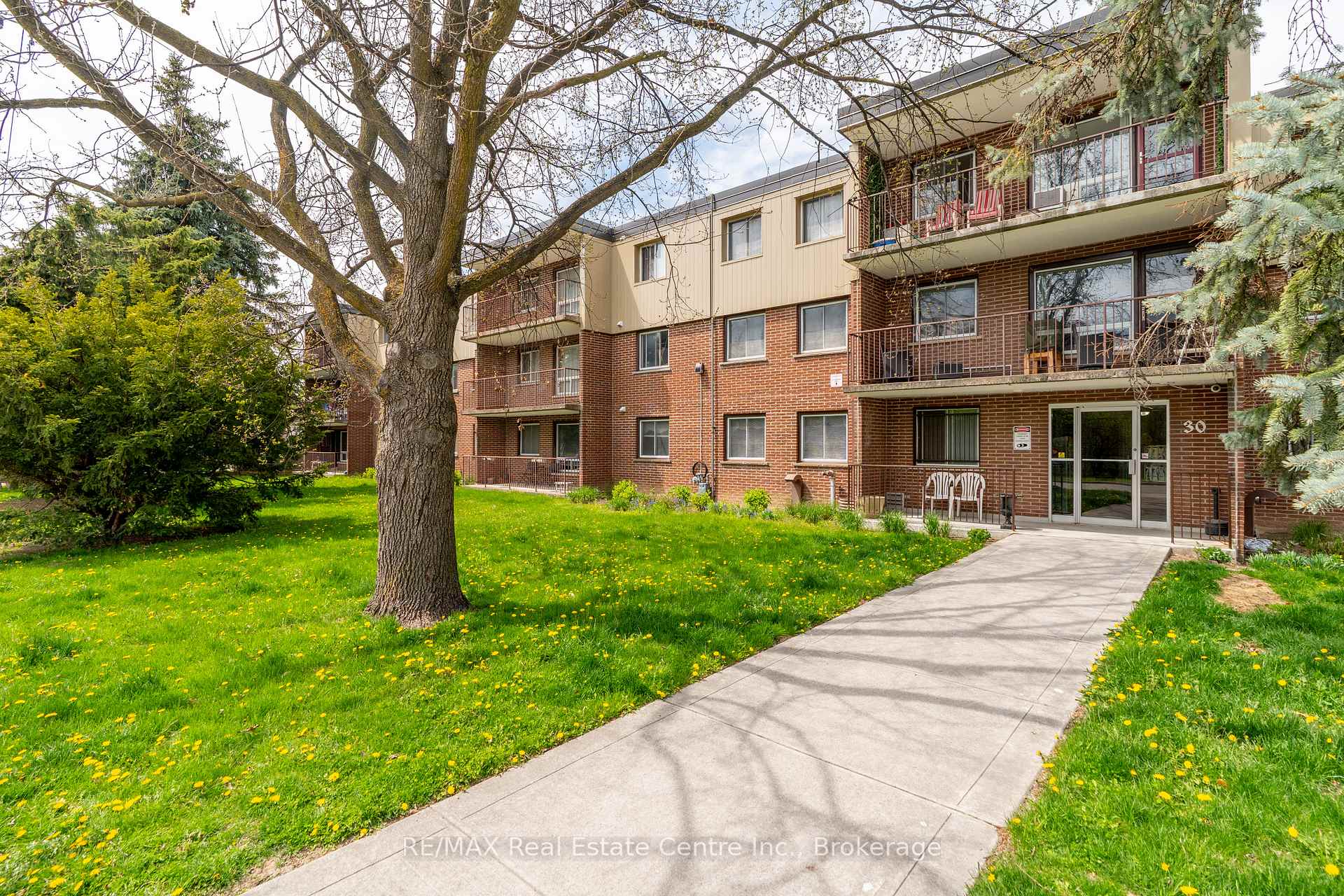 Photo 7 of Unit 307, 30 Avalon Place, Kitchener — HOMEH