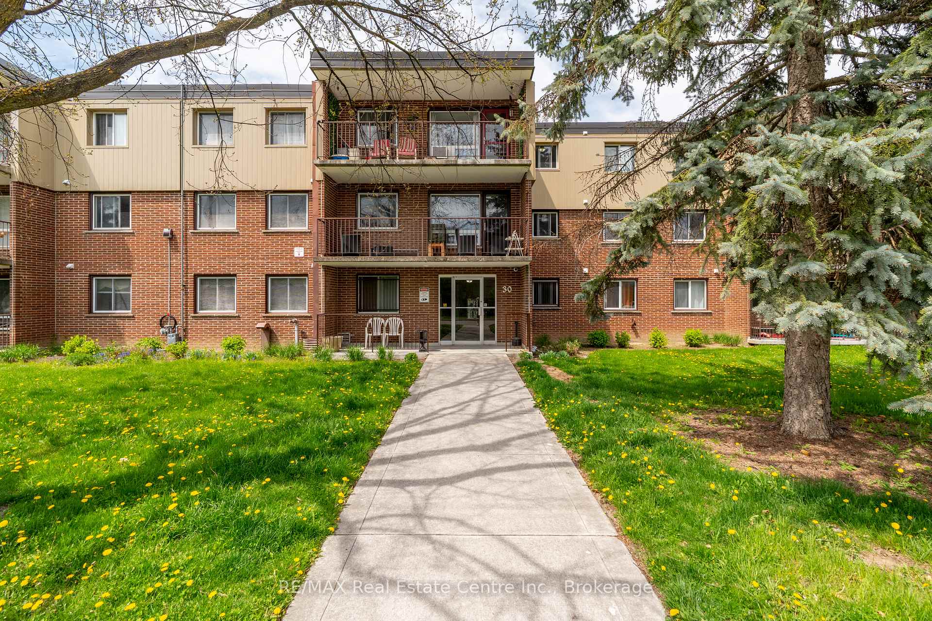 Photo 10 of Unit 307, 30 Avalon Place, Kitchener — HOMEH