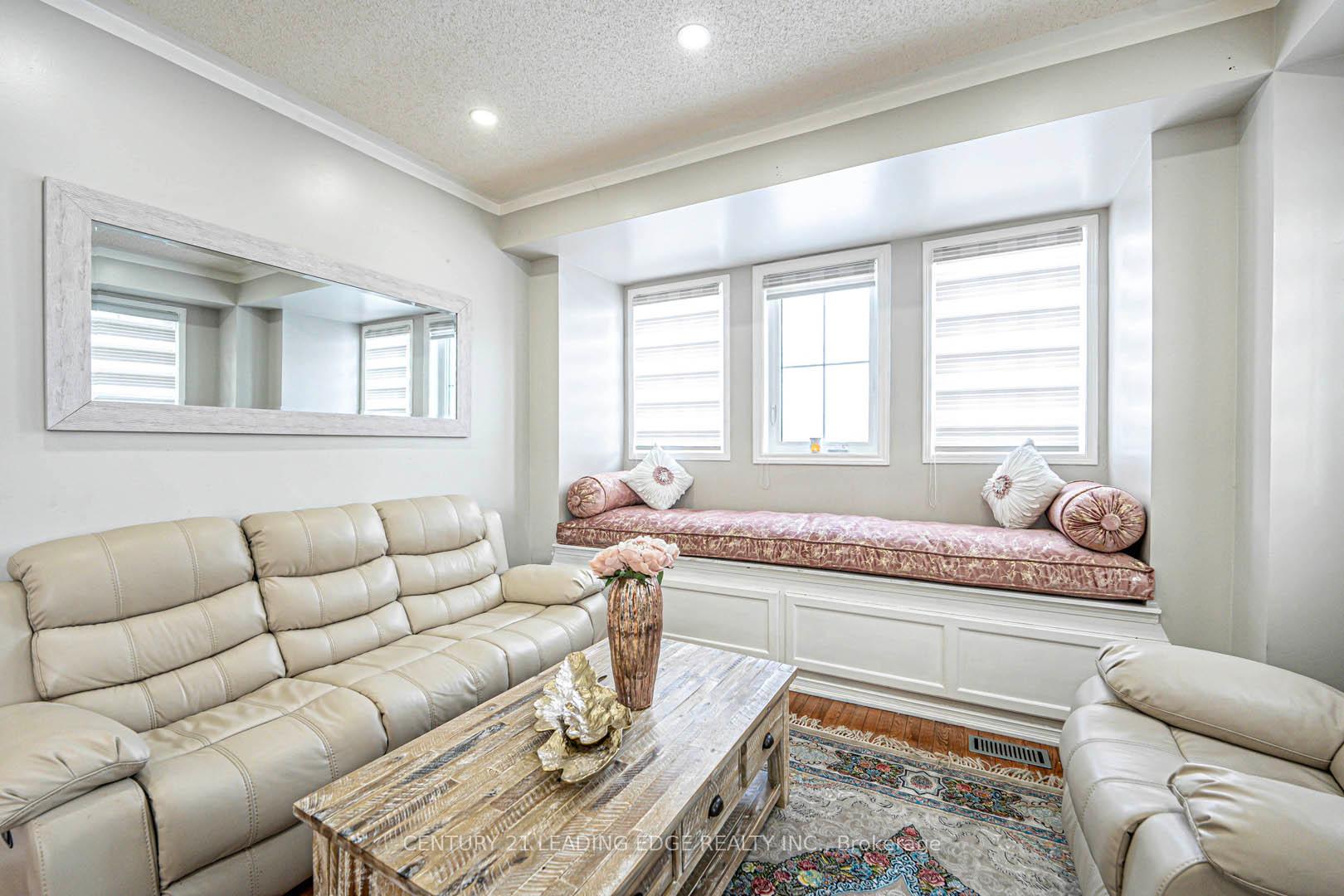 Photo 4 of 145 Woodbine Place, Oshawa, Windfields — HOMEH