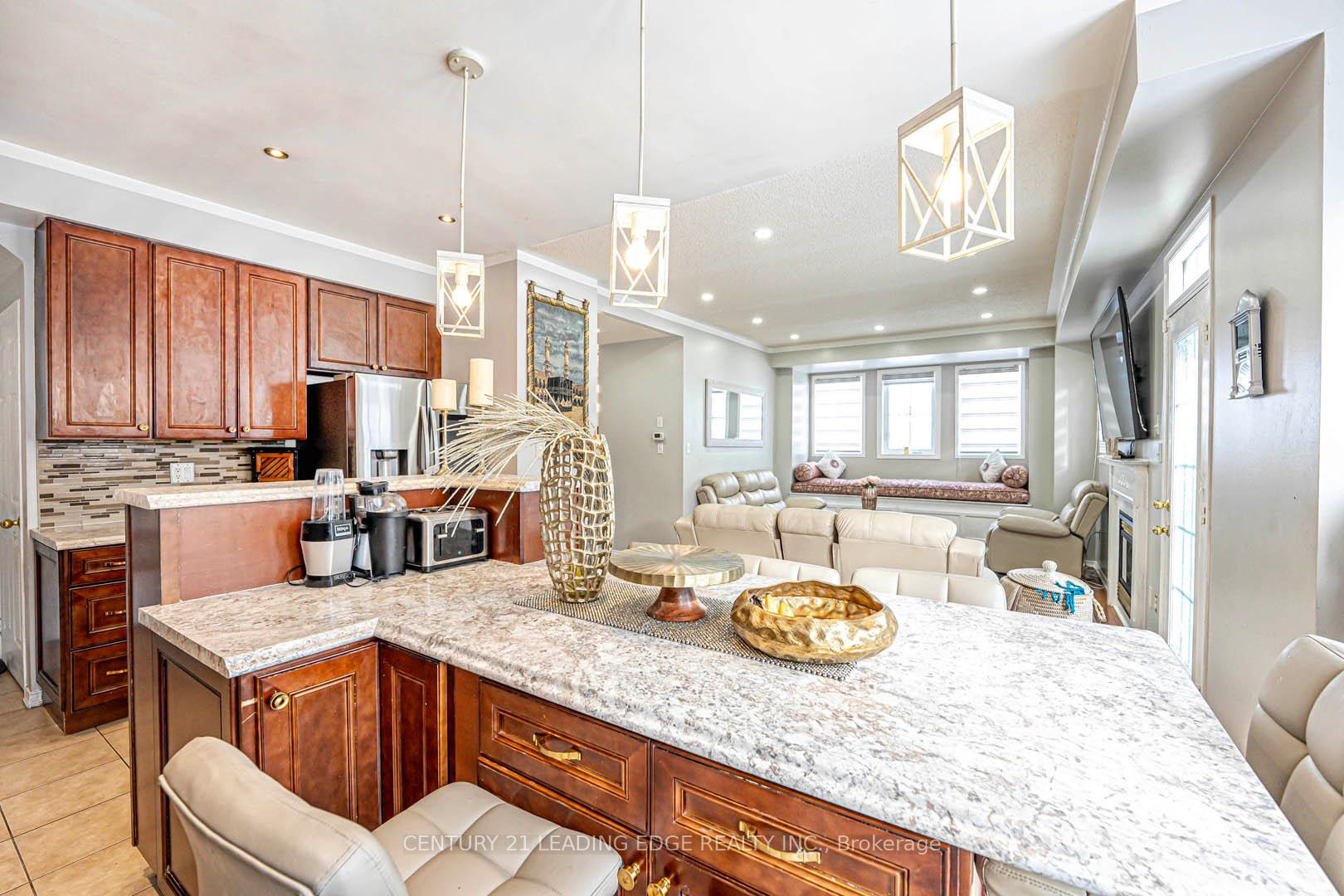 Photo 10 of 145 Woodbine Place, Oshawa, Windfields — HOMEH