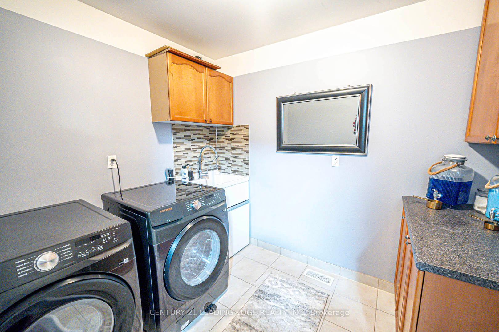 Photo 15 of 145 Woodbine Place, Oshawa, Windfields — HOMEH