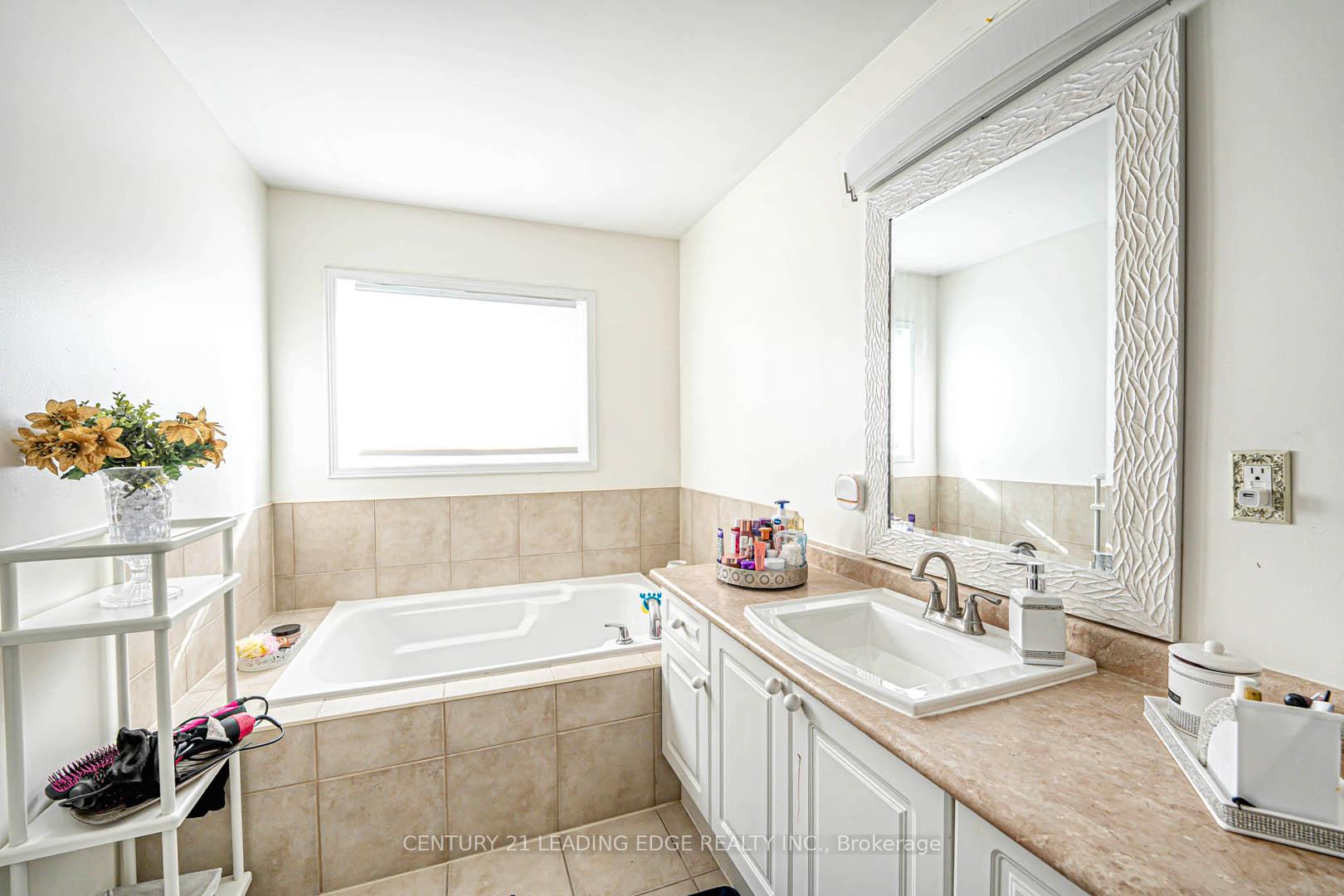 Photo 16 of 145 Woodbine Place, Oshawa, Windfields — HOMEH