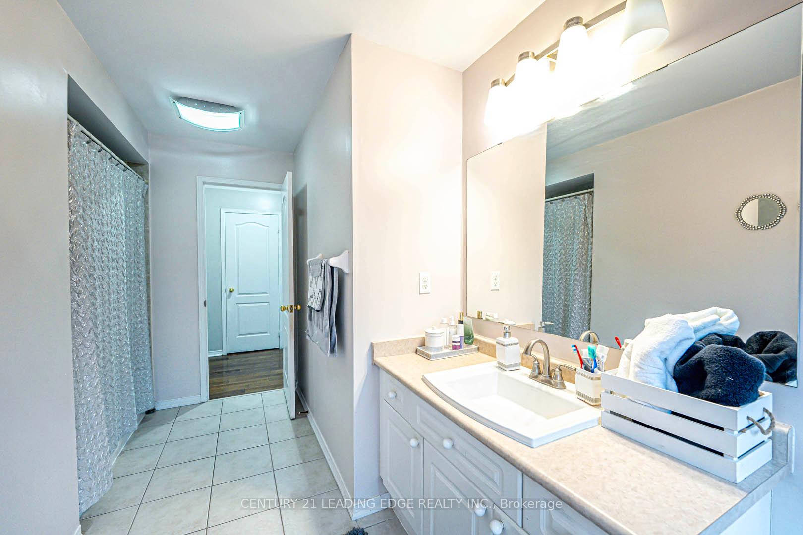 Photo 25 of 145 Woodbine Place, Oshawa, Windfields — HOMEH