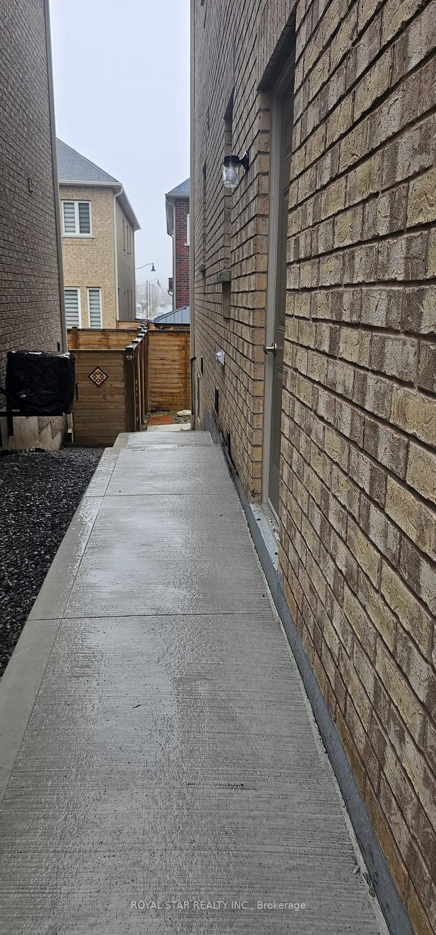 Photo 3 of Unit Basement, 31 Avanti Crescent, Hamilton, Waterdown — HOMEH