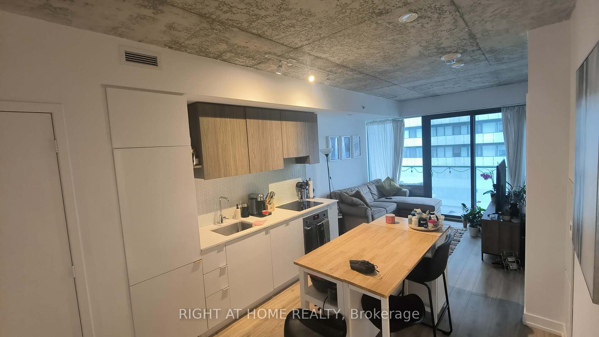Photo 4 of Unit 3207, 161 Roehampton Avenue, Toronto, Mount Pleasant West — HOMEH