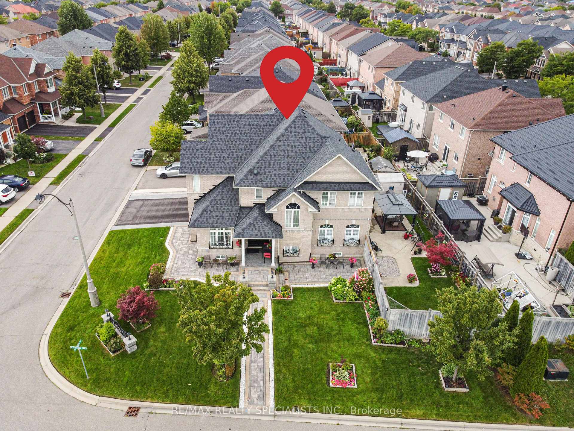 Photo 2 of 37 Bluffwood Crescent, Brampton, Bram East — HOMEH