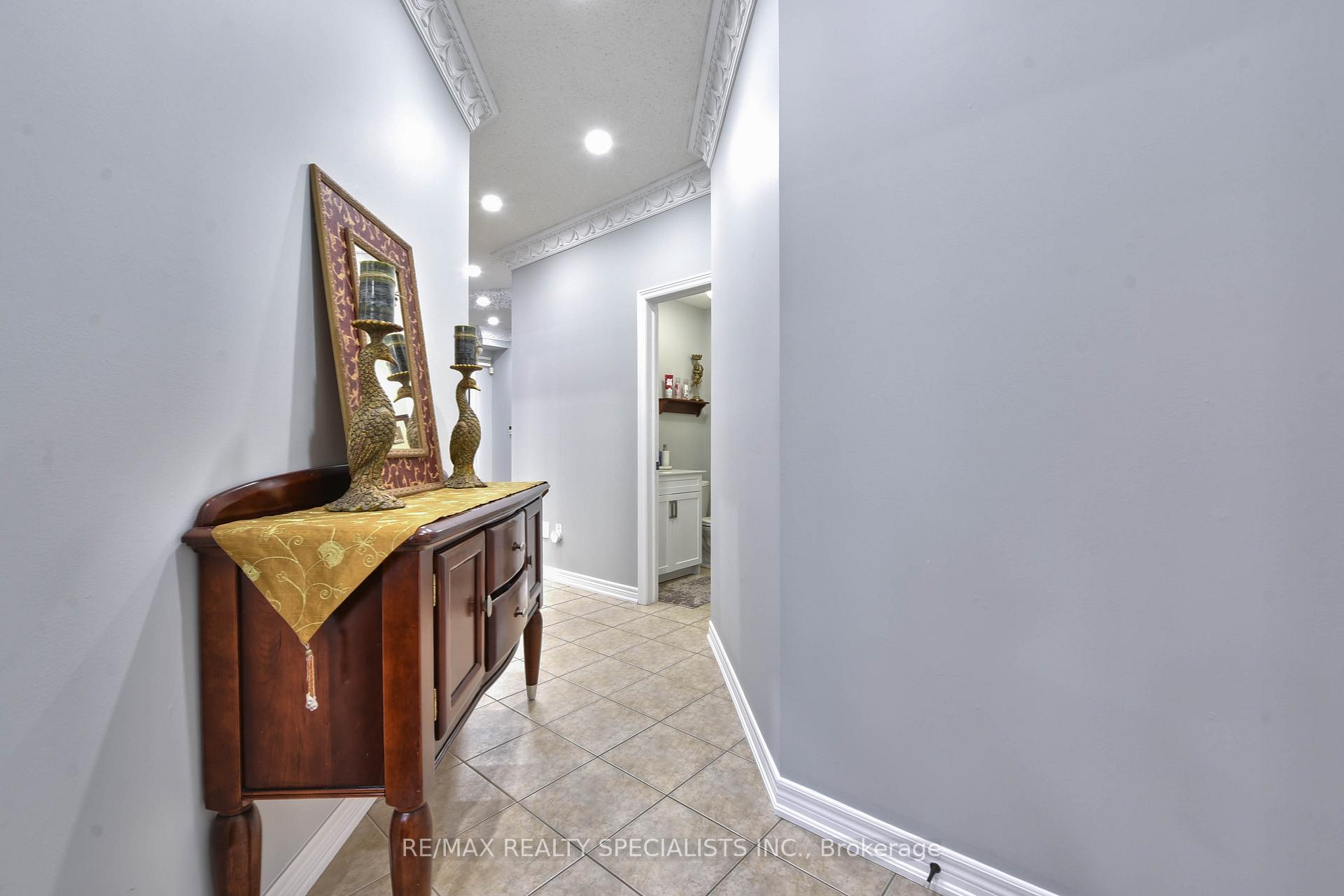 Photo 8 of 37 Bluffwood Crescent, Brampton, Bram East — HOMEH