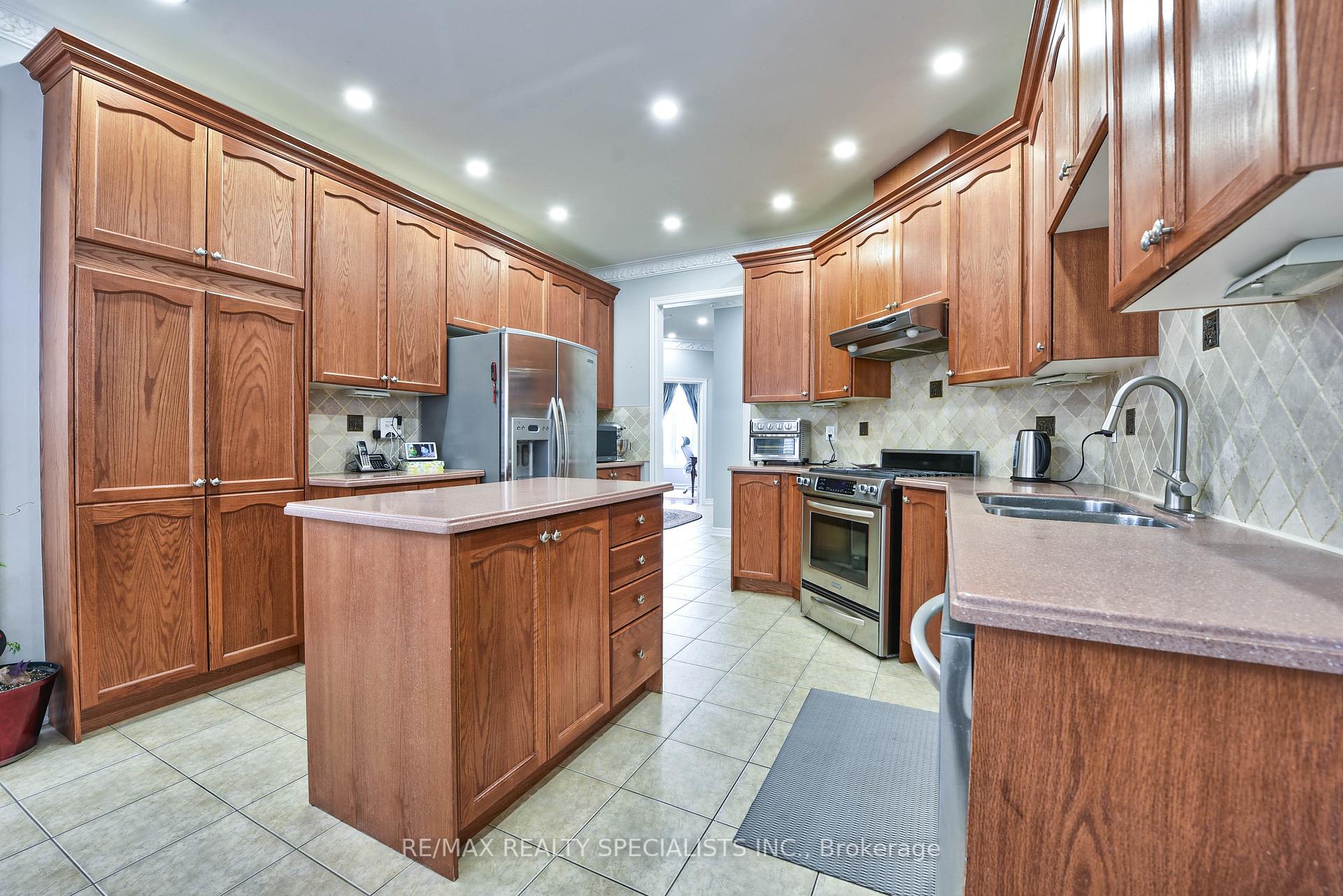 Photo 47 of 37 Bluffwood Crescent, Brampton, Bram East — HOMEH