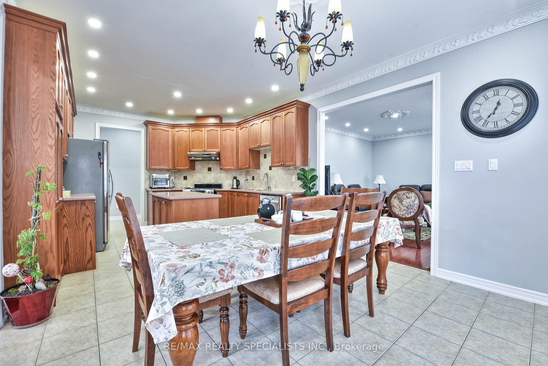 Photo 46 of 37 Bluffwood Crescent, Brampton, Bram East — HOMEH