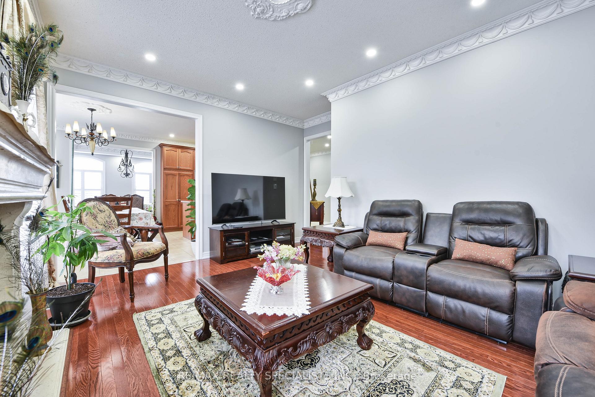 Photo 13 of 37 Bluffwood Crescent, Brampton, Bram East — HOMEH