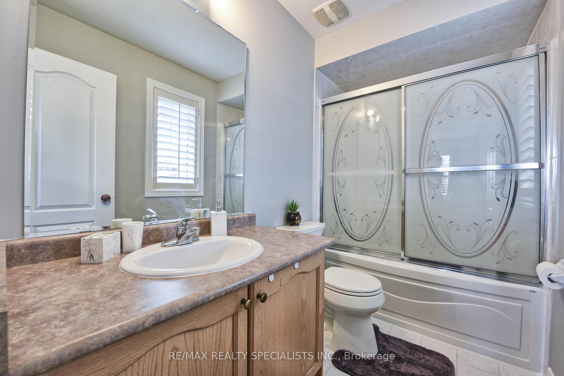 Photo 17 of 37 Bluffwood Crescent, Brampton, Bram East — HOMEH
