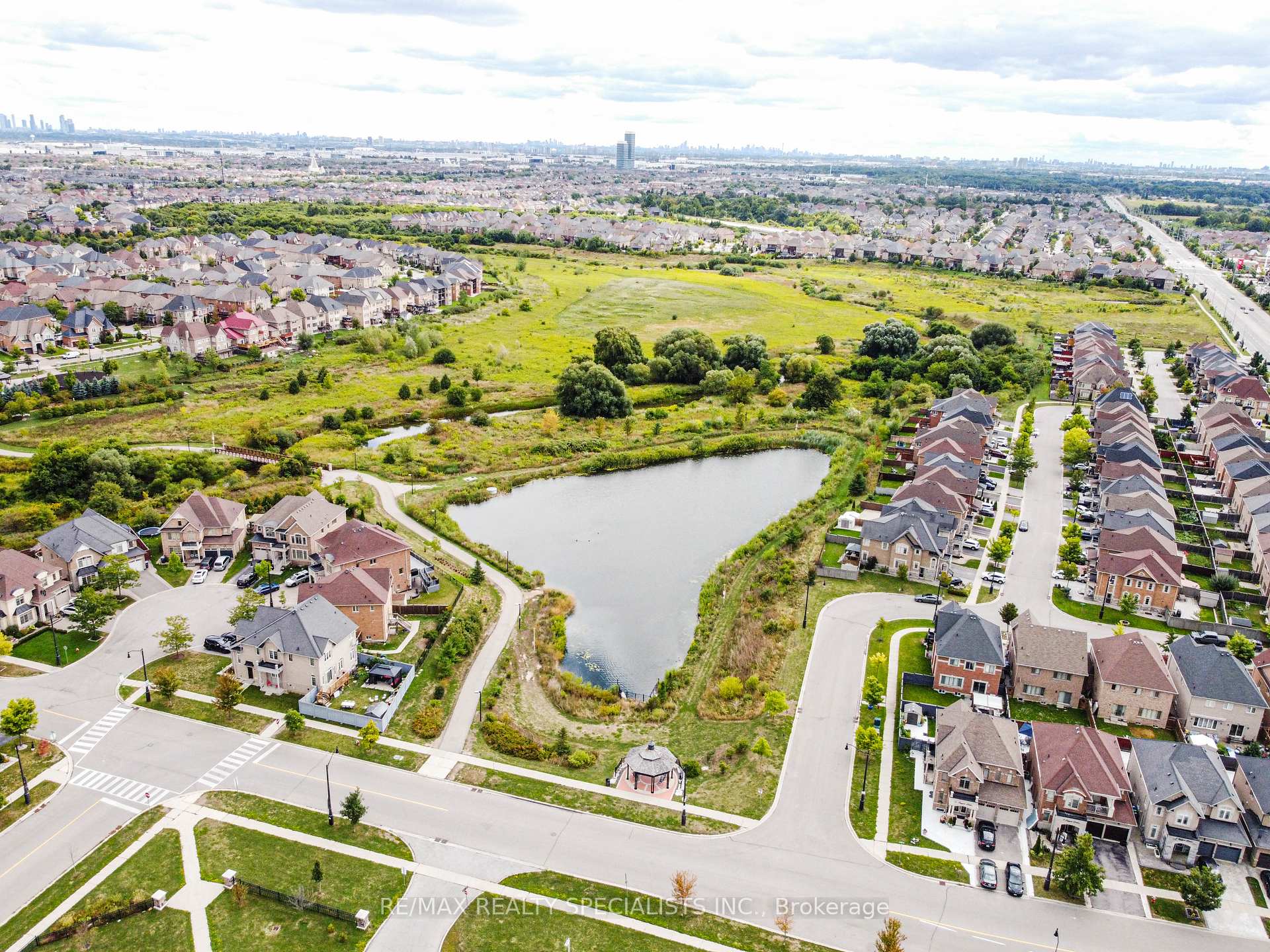 Photo 34 of 37 Bluffwood Crescent, Brampton, Bram East — HOMEH