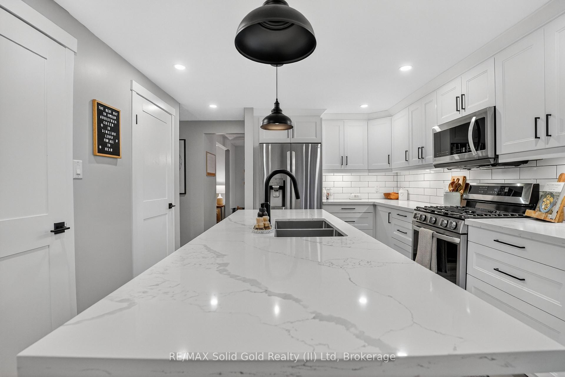 Photo 11 of 23 Rushbrook Drive, Kitchener — HOMEH