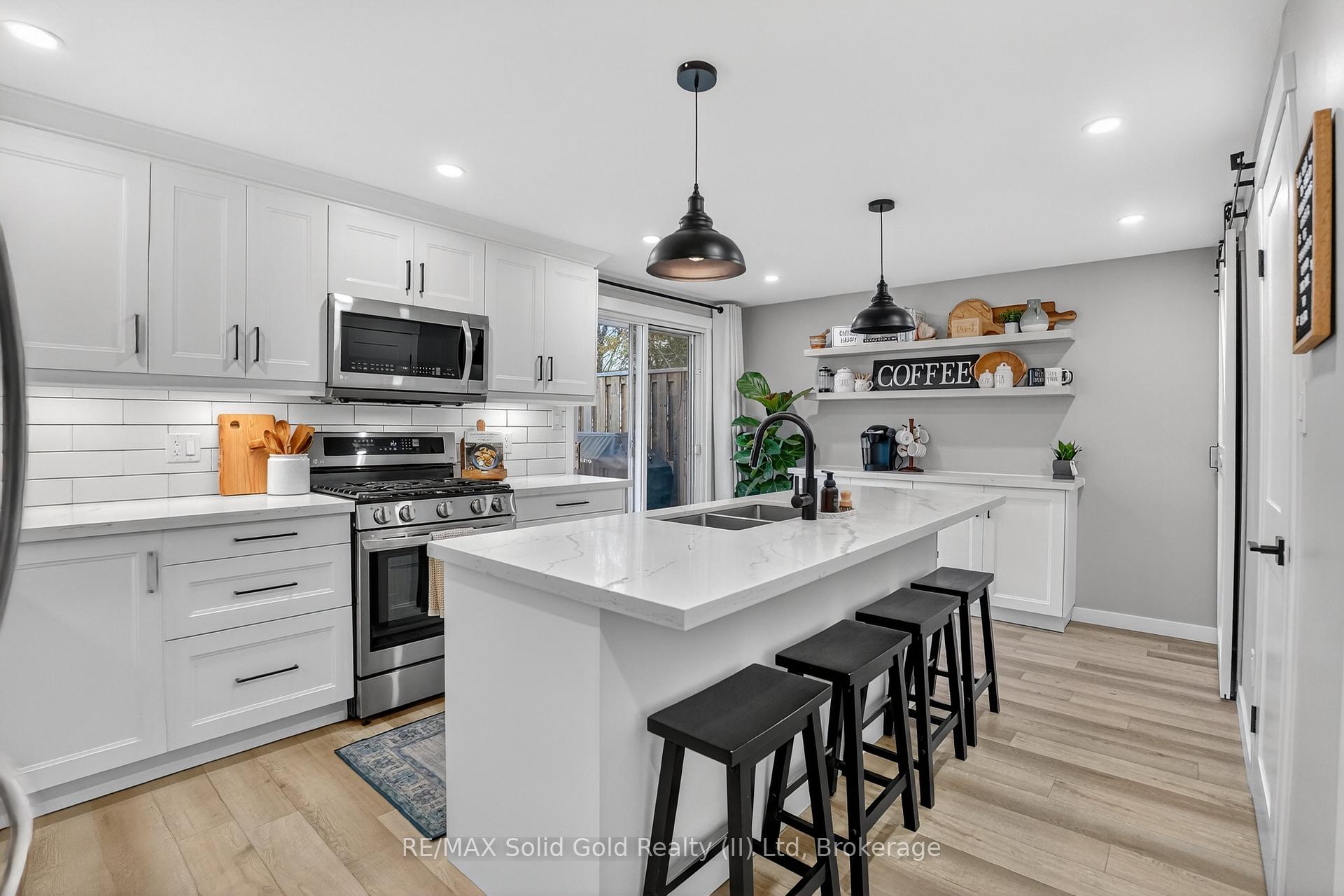 Photo 13 of 23 Rushbrook Drive, Kitchener — HOMEH