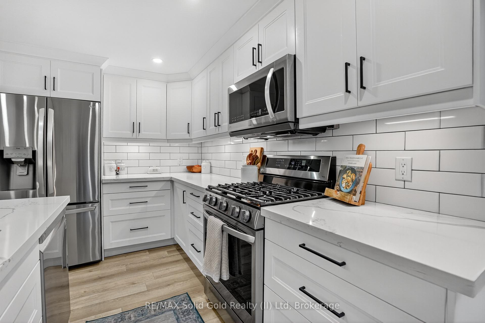 Photo 7 of 23 Rushbrook Drive, Kitchener — HOMEH