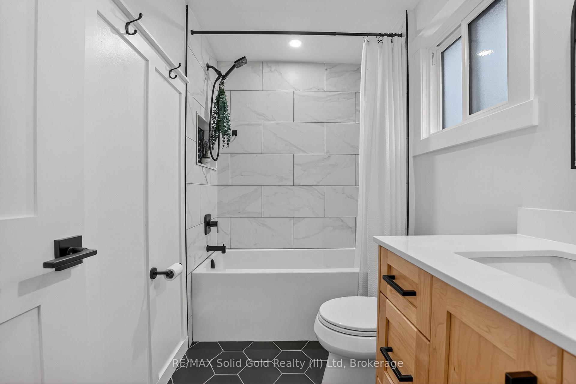Photo 22 of 23 Rushbrook Drive, Kitchener — HOMEH