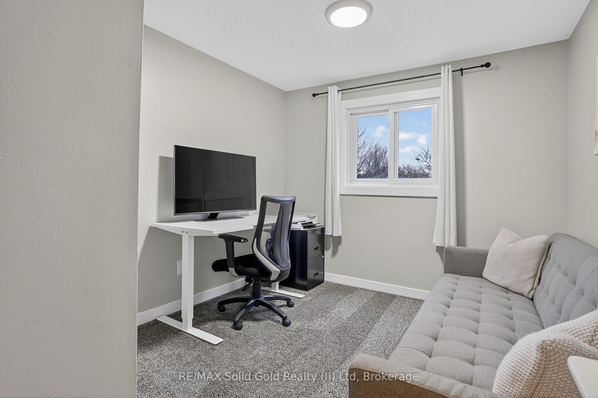 Photo 15 of 23 Rushbrook Drive, Kitchener — HOMEH
