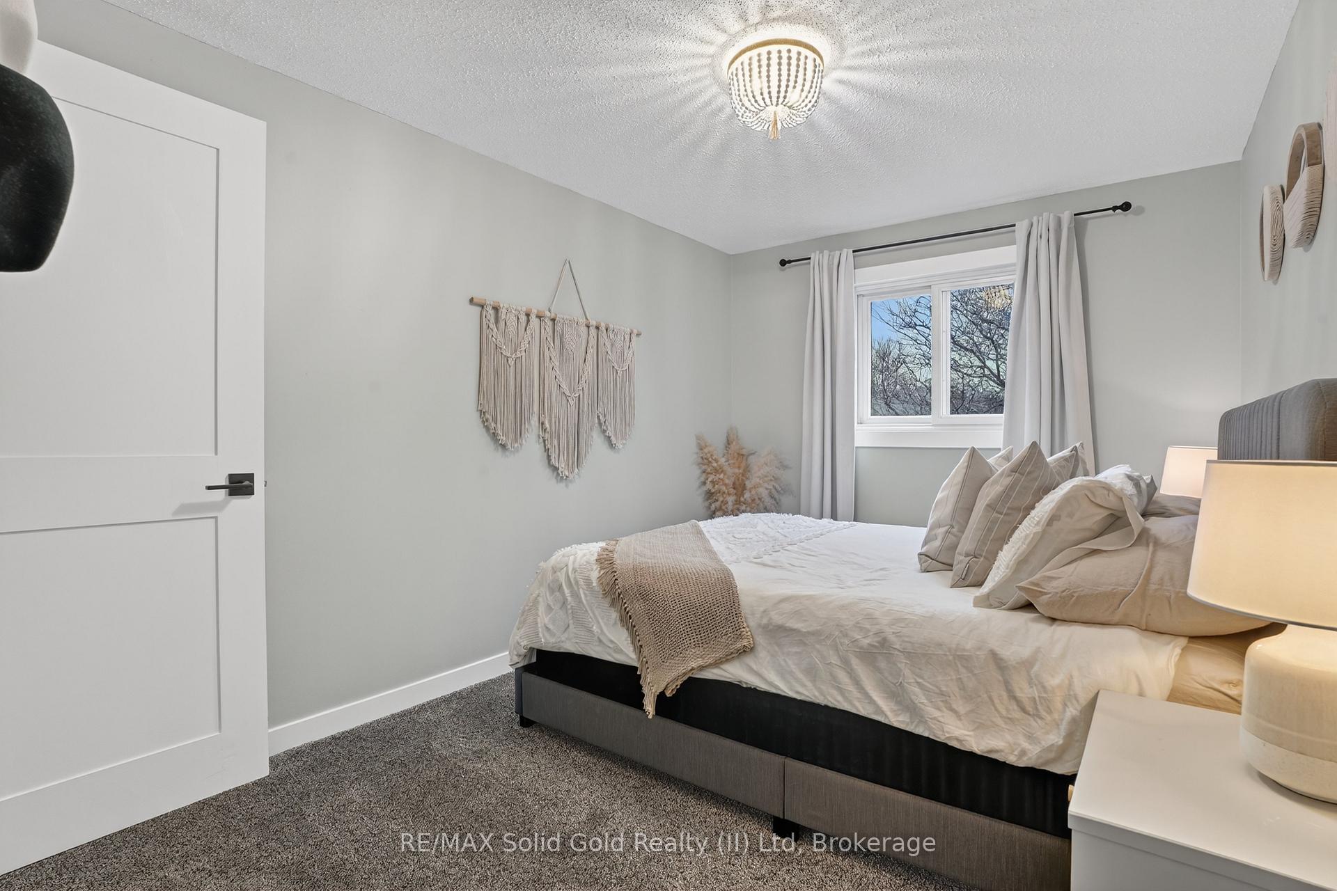 Photo 33 of 23 Rushbrook Drive, Kitchener — HOMEH