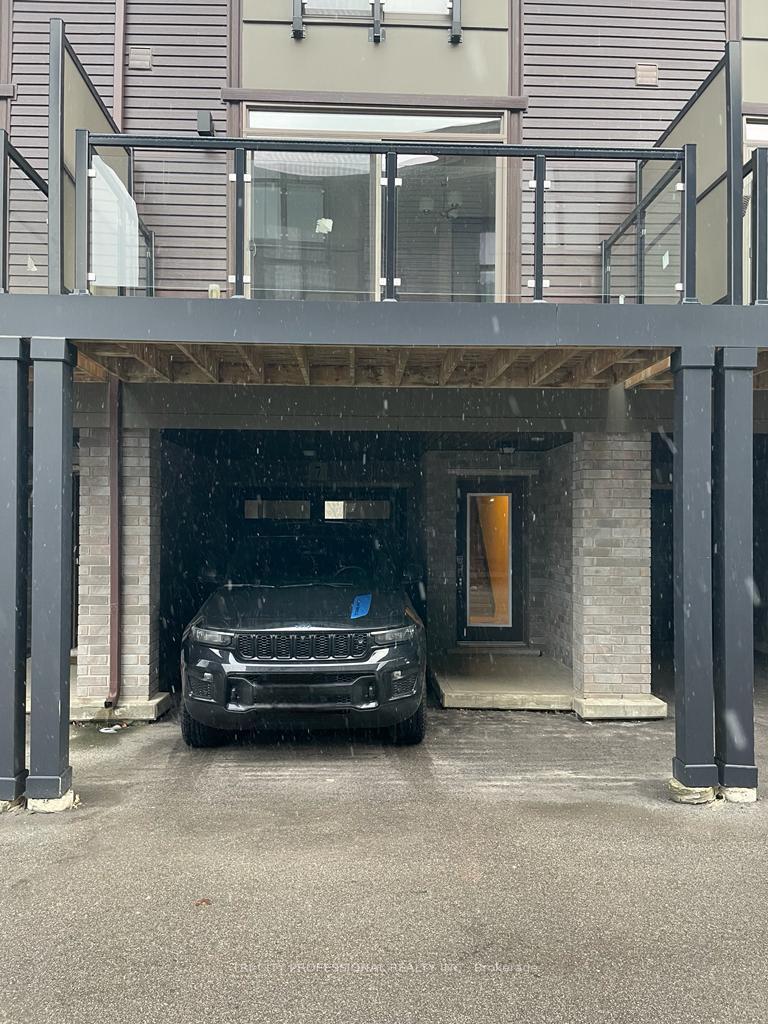 Front of Unit 7, 23 Echovalley Drive