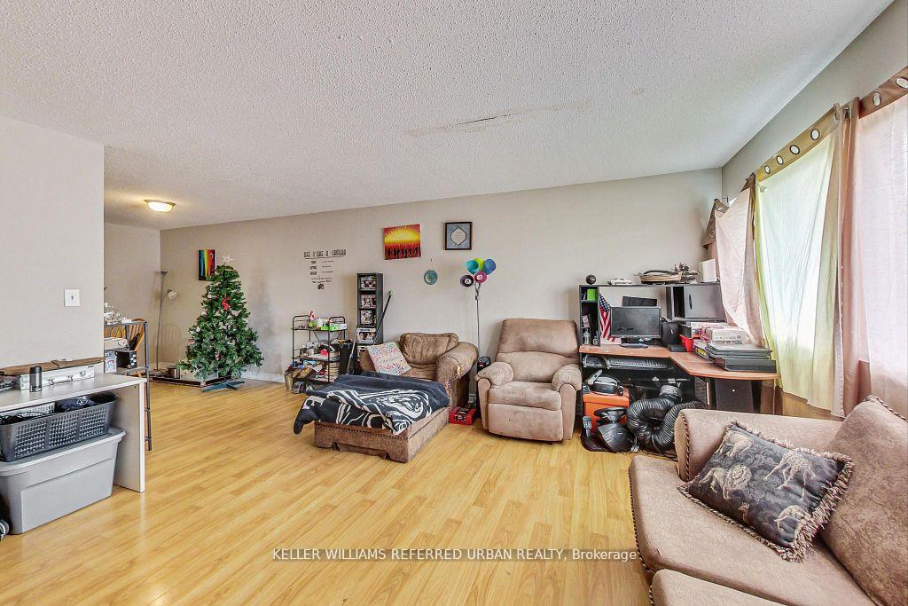 Photo 5 of 310 Ormond Drive, Oshawa, Samac — HOMEH
