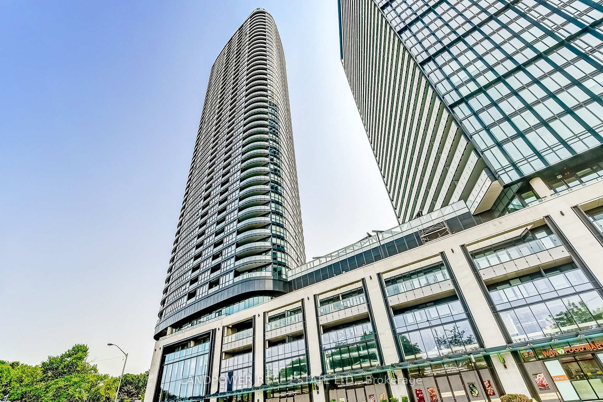 Front of Unit 415, 585 Bloor Street E
