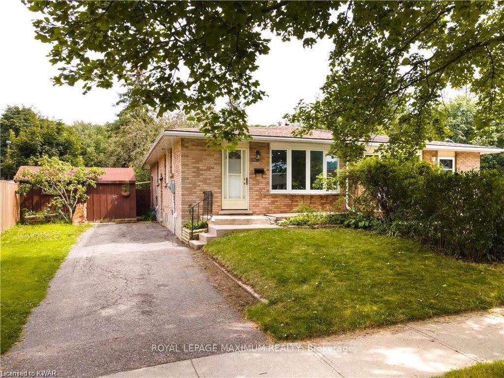 Front of 231 A Cedarbrae Avenue