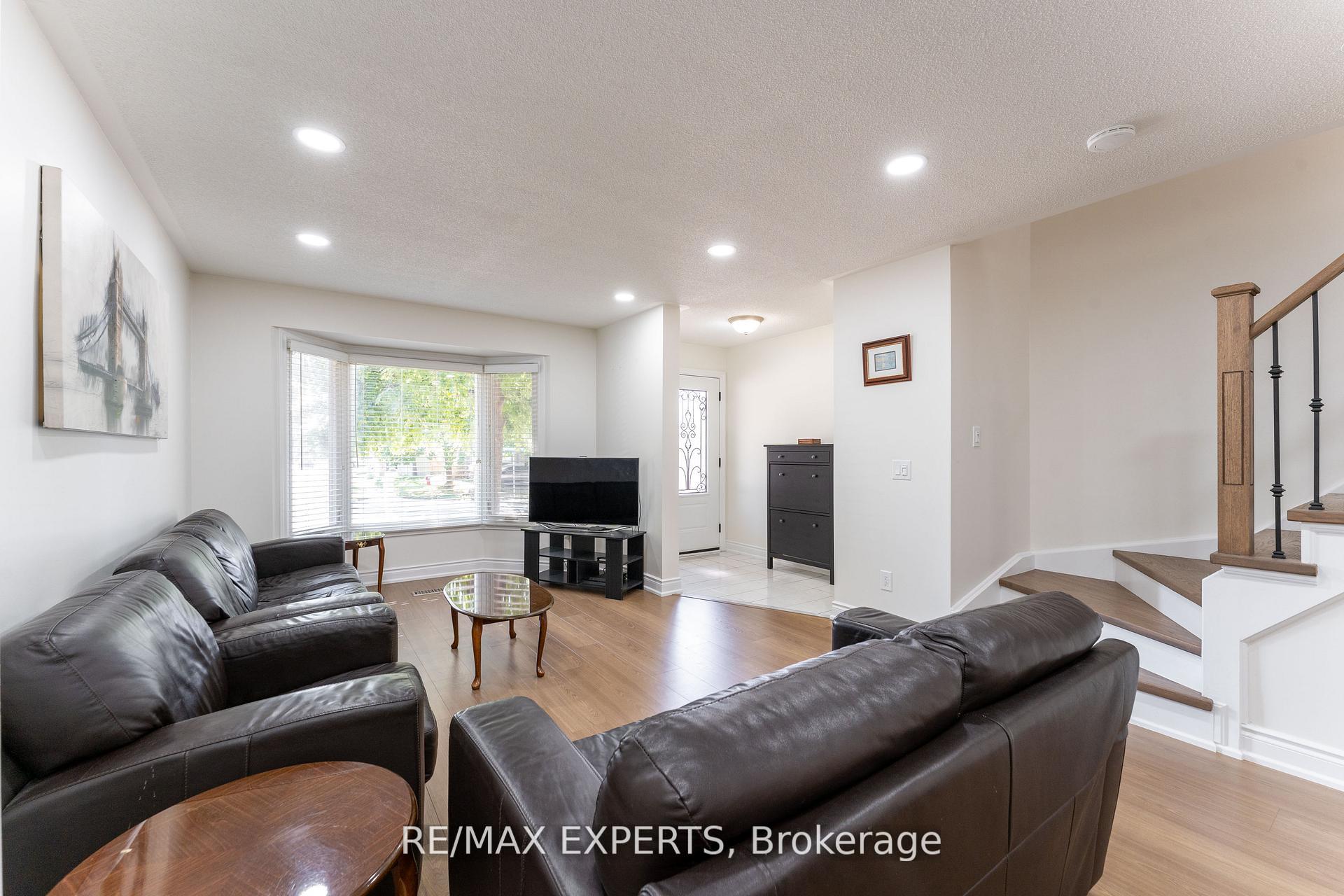 Photo 4 of 39 Softneedle Avenue, Brampton, Sandringham-Wellington — HOMEH