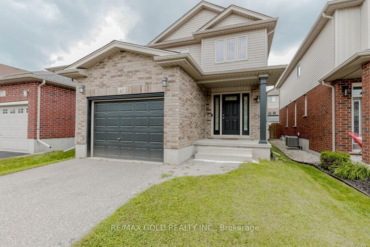 Photo 4 of 47 Hinrichs Crescent, Cambridge — HOMEH