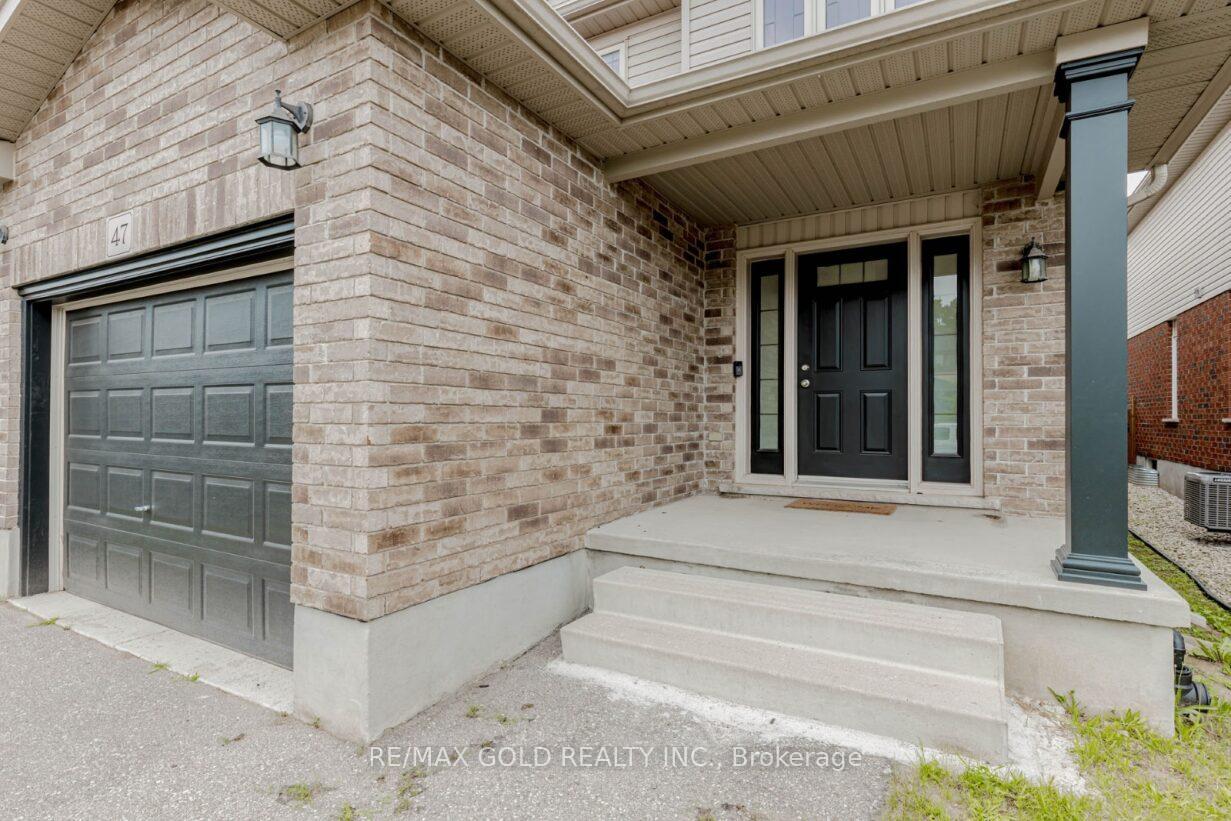 Photo 5 of 47 Hinrichs Crescent, Cambridge — HOMEH