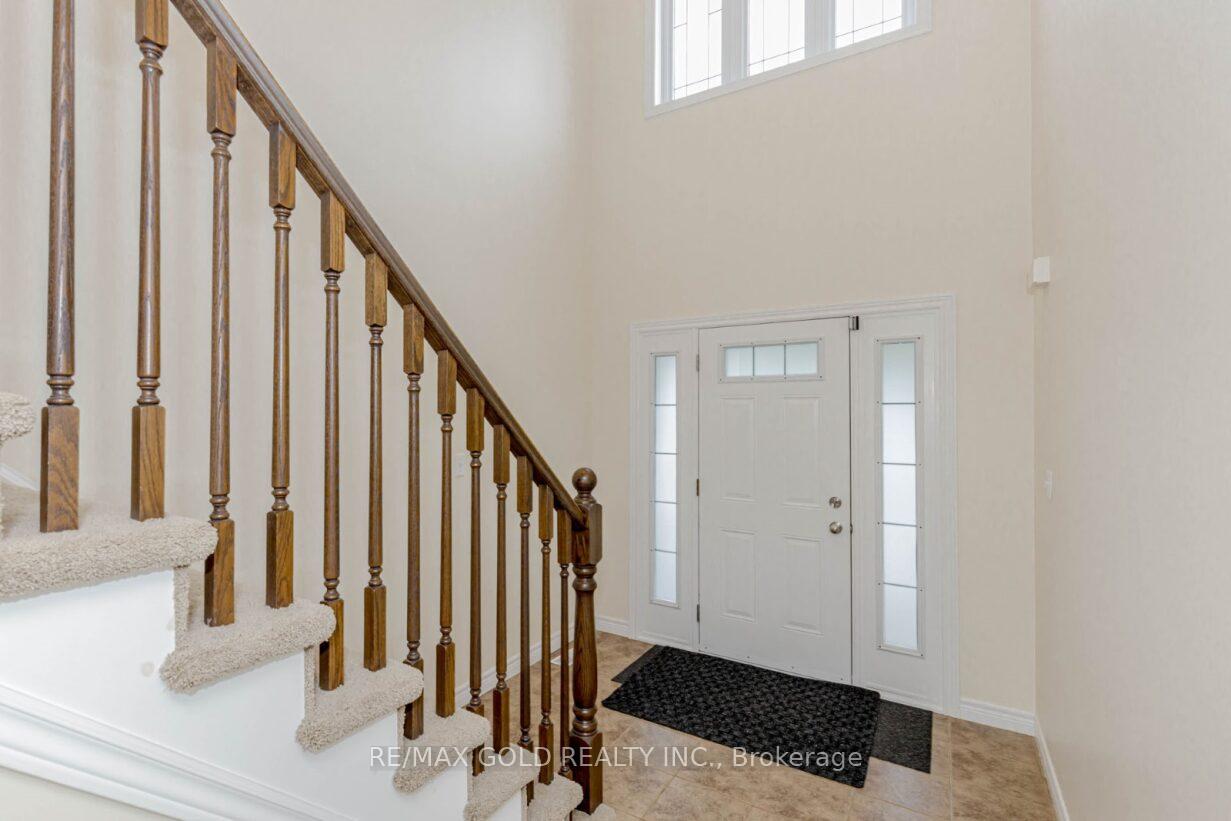 Photo 2 of 47 Hinrichs Crescent, Cambridge — HOMEH