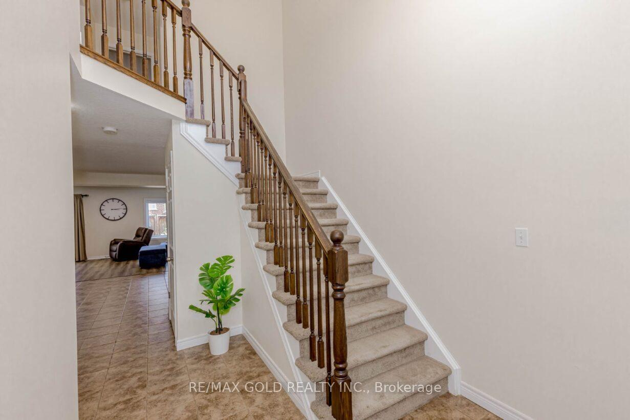 Photo 6 of 47 Hinrichs Crescent, Cambridge — HOMEH