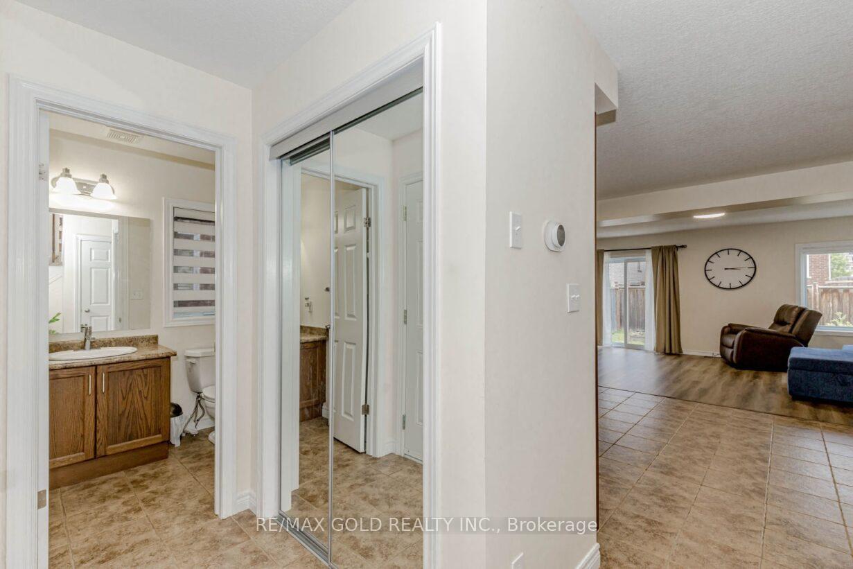 Photo 8 of 47 Hinrichs Crescent, Cambridge — HOMEH