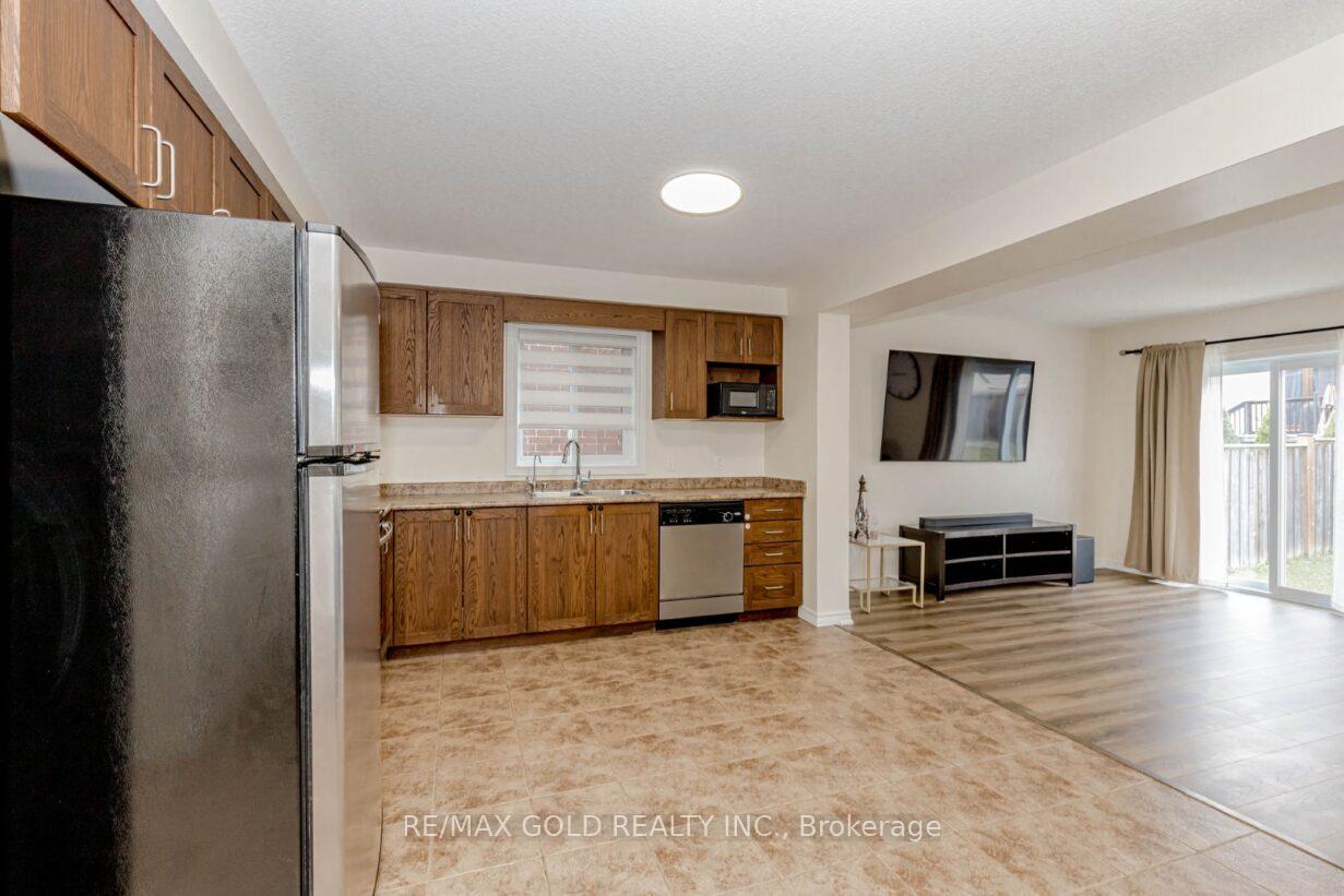 Photo 10 of 47 Hinrichs Crescent, Cambridge — HOMEH