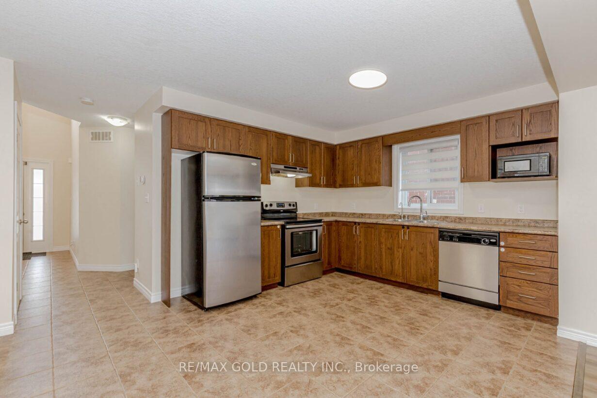Photo 12 of 47 Hinrichs Crescent, Cambridge — HOMEH