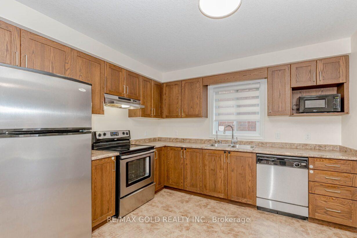 Photo 11 of 47 Hinrichs Crescent, Cambridge — HOMEH