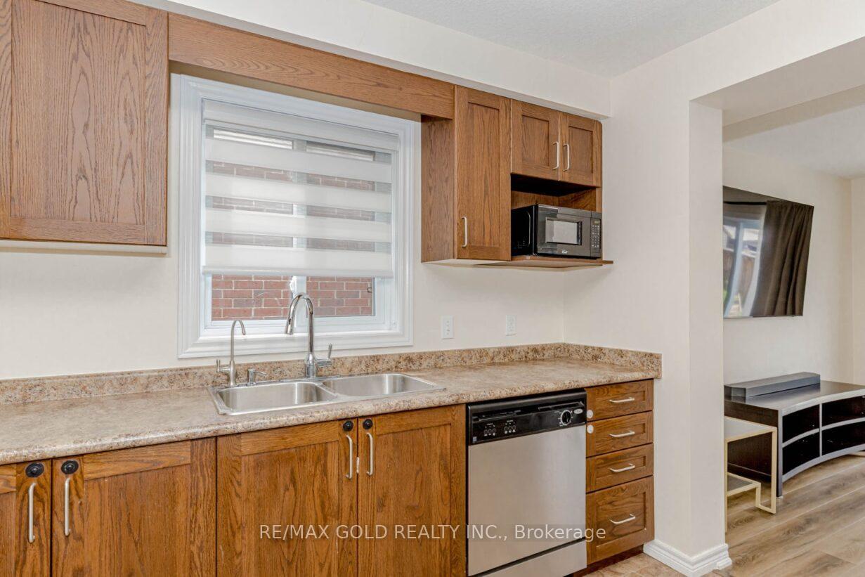 Photo 48 of 47 Hinrichs Crescent, Cambridge — HOMEH