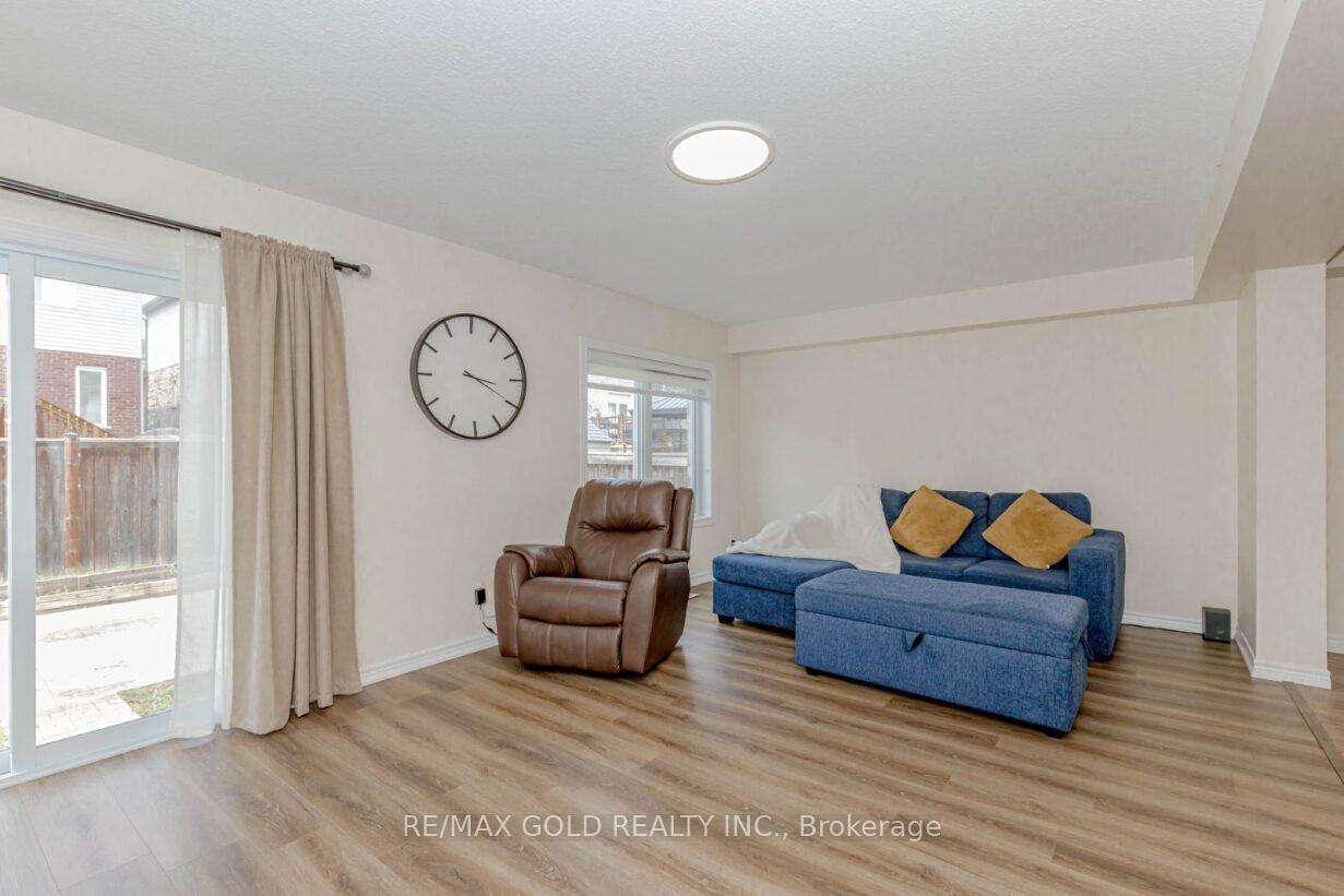 Photo 14 of 47 Hinrichs Crescent, Cambridge — HOMEH