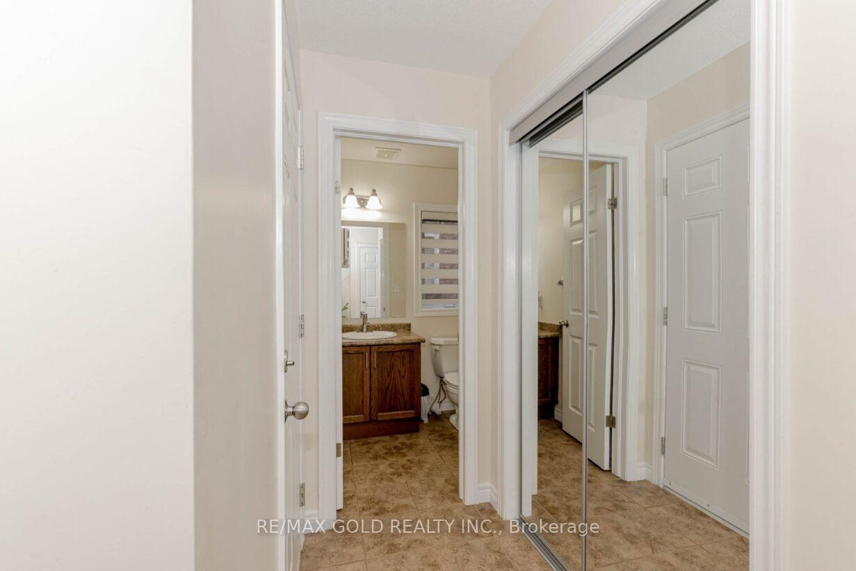 Photo 15 of 47 Hinrichs Crescent, Cambridge — HOMEH