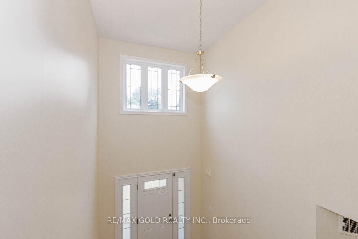 Photo 21 of 47 Hinrichs Crescent, Cambridge — HOMEH