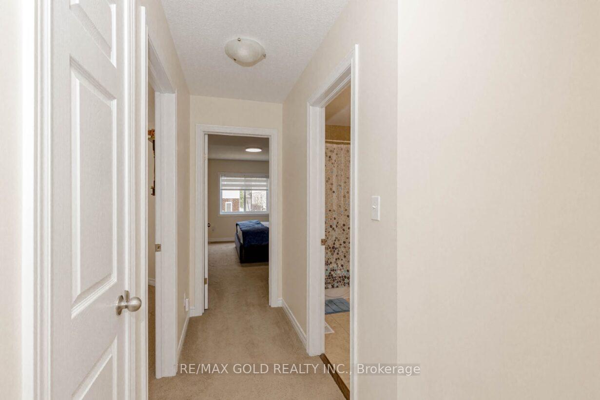 Photo 22 of 47 Hinrichs Crescent, Cambridge — HOMEH