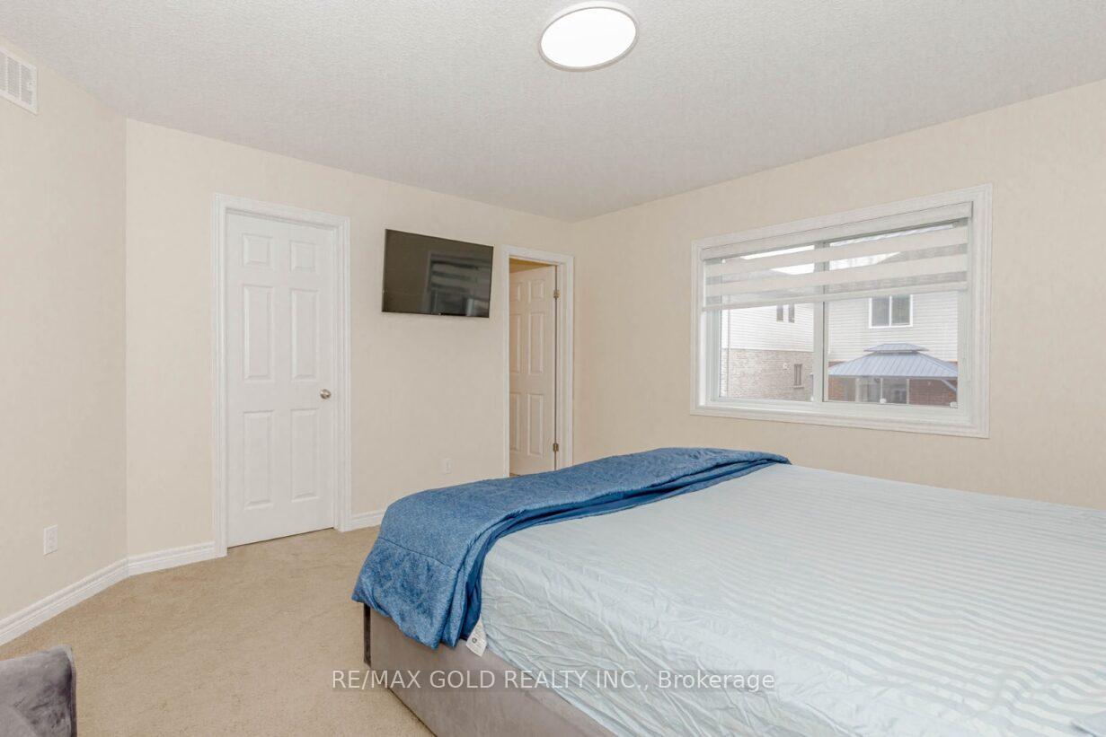 Photo 24 of 47 Hinrichs Crescent, Cambridge — HOMEH
