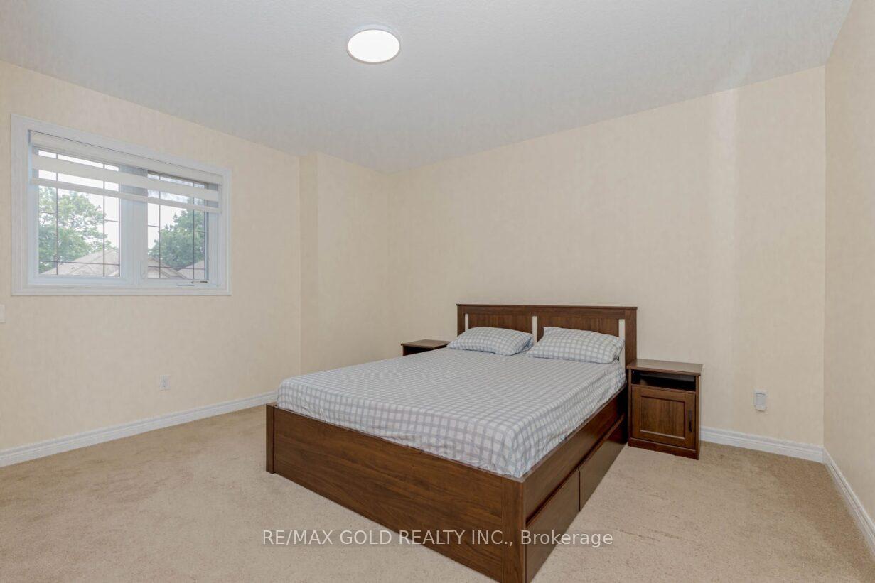 Photo 26 of 47 Hinrichs Crescent, Cambridge — HOMEH