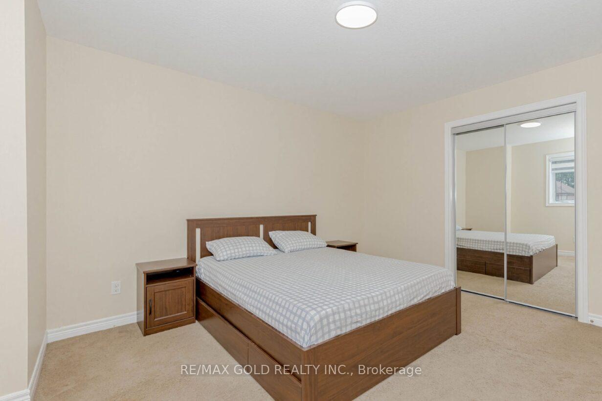 Photo 33 of 47 Hinrichs Crescent, Cambridge — HOMEH