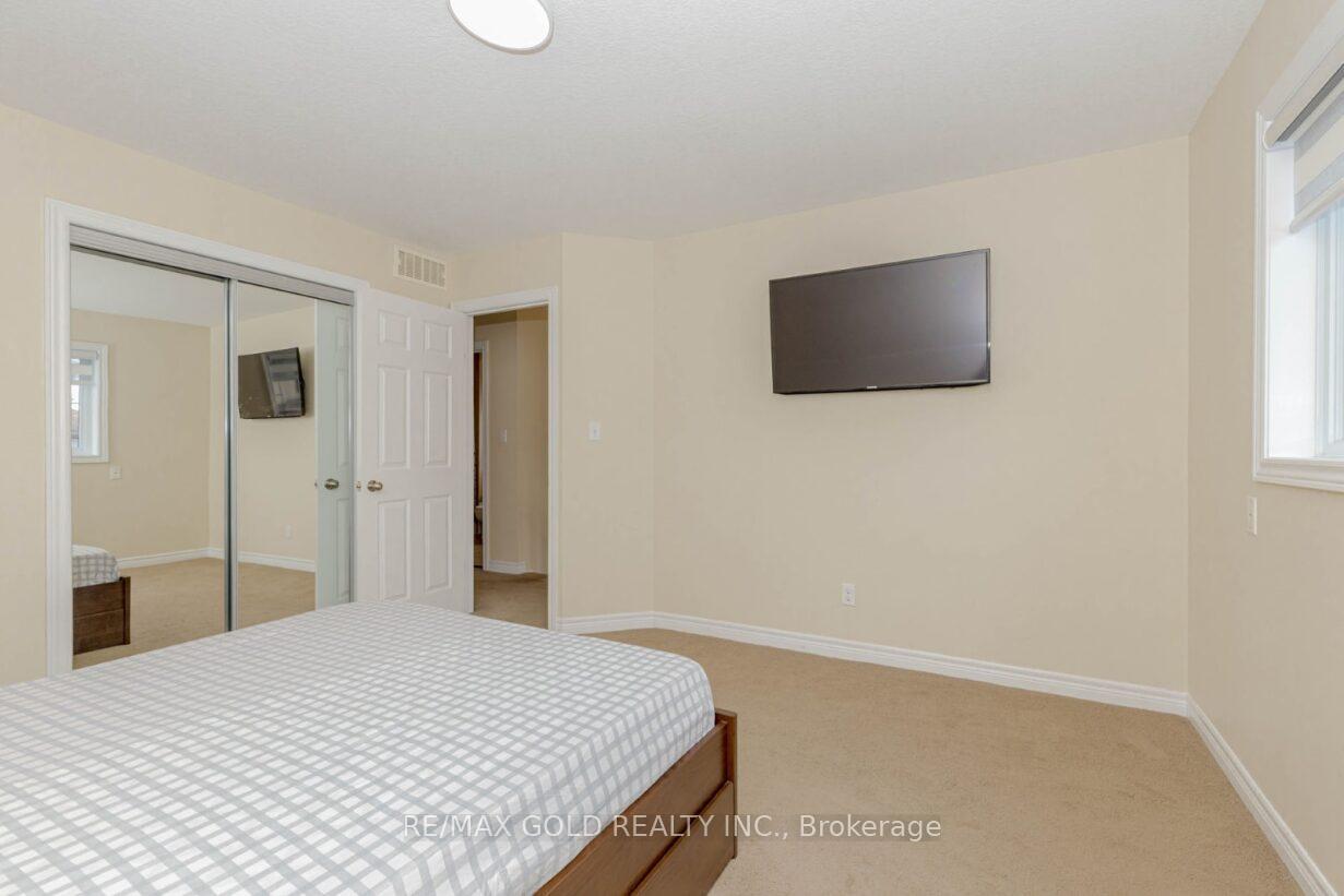 Photo 25 of 47 Hinrichs Crescent, Cambridge — HOMEH