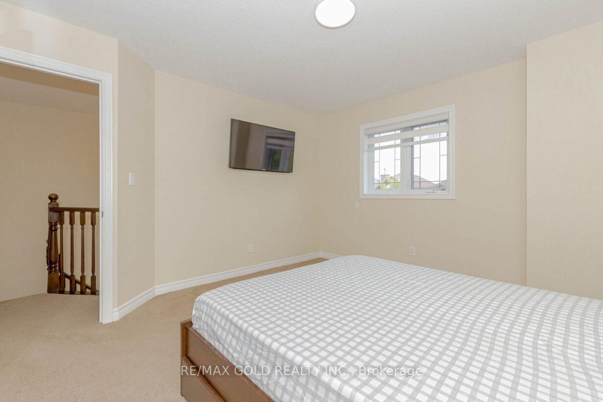 Photo 49 of 47 Hinrichs Crescent, Cambridge — HOMEH