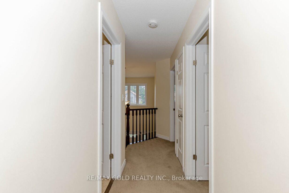Photo 34 of 47 Hinrichs Crescent, Cambridge — HOMEH
