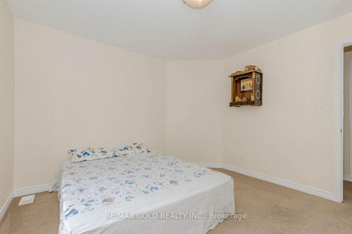 Photo 30 of 47 Hinrichs Crescent, Cambridge — HOMEH