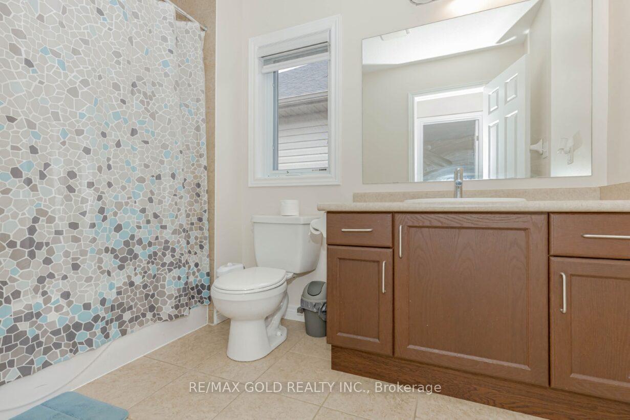 Photo 35 of 47 Hinrichs Crescent, Cambridge — HOMEH